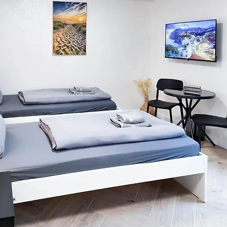 Apartment Alfa Mikroapartment 2 Betten Küche Bad L Smarttv Wifi L Porsche&bosch L 2 Beds Kitchen Bath Bs21a2 *