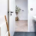 Appartement Alfa Mikroapartment 2 Betten Kueche Bad L Smarttv Wifi L Porsche & Bosch L 2 Beds Kitchen Bath Bs21a2