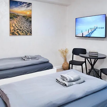 Alfa Mikroapartment 2 Betten Kueche Bad L Smarttv Wifi L Porsche & Bosch L 2 Beds Kitchen Bath Bs21a2 Апартаменты