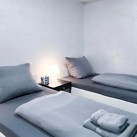 Alfa Mikroapartment 2 Betten Kueche Bad L Smarttv Wifi L Porsche & Bosch L 2 Beds Kitchen Bath Bs21a2 Stuttgart