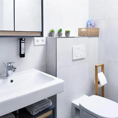 Alfa Mikroapartment 2 Betten Kueche Bad L Smarttv Wifi L Porsche & Bosch L 2 Beds Kitchen Bath Bs21a2 Апартаменты