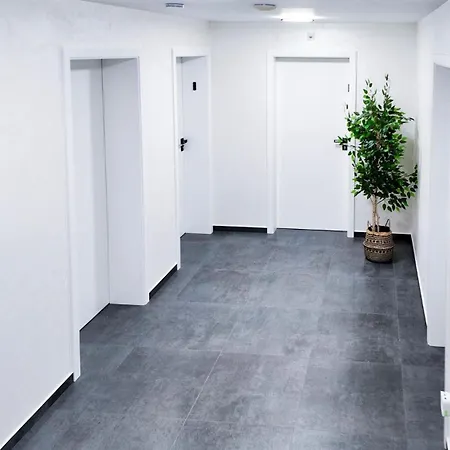 Alfa Mikroapartment 2 Betten Kueche Bad L Smarttv Wifi L Porsche & Bosch L 2 Beds Kitchen Bath Bs21a2