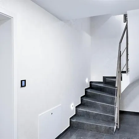 Alfa Mikroapartment 2 Betten Kueche Bad L Smarttv Wifi L Porsche & Bosch L 2 Beds Kitchen Bath Bs21a2 Apartment Stuttgart